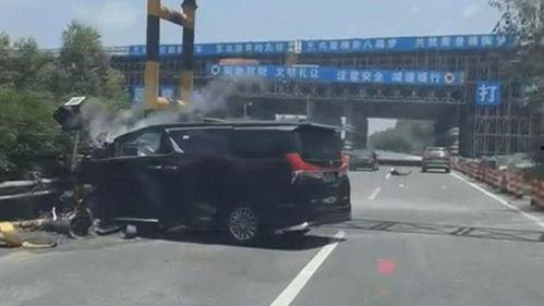 登封市最新爆料车祸新闻,多车连环相撞，现场情况紧急！